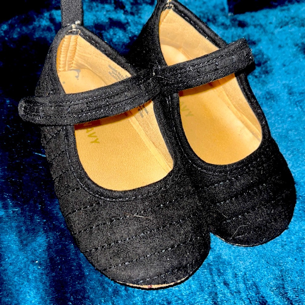 Old Navy Baby Quilted Mary Janes 🌵18-24 months
